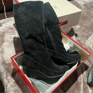 New size 7.5• Aeorsoles Gather Round Suede Wedge Boots black